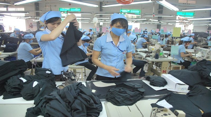 A factory in Katunayake continues to operate despite Corona - The ...