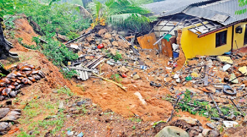 Two landslides in Nawalapitiya and Yahangala kill 8 people.